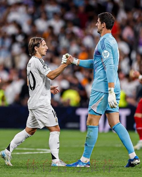 西媒:皇马租借凯帕达协议 库尔图瓦预计赛季报销